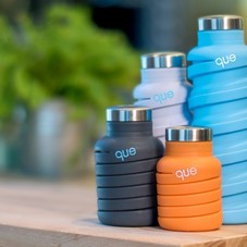 que Bottle: The Fashionable & Collapsible Travel Bottle by queFactory — Kickstarter