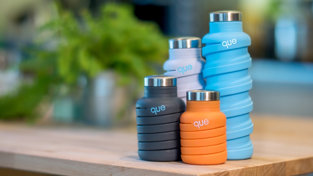 que Bottle: The Fashionable & Collapsible Travel Bottle by queFactory — Kickstarter