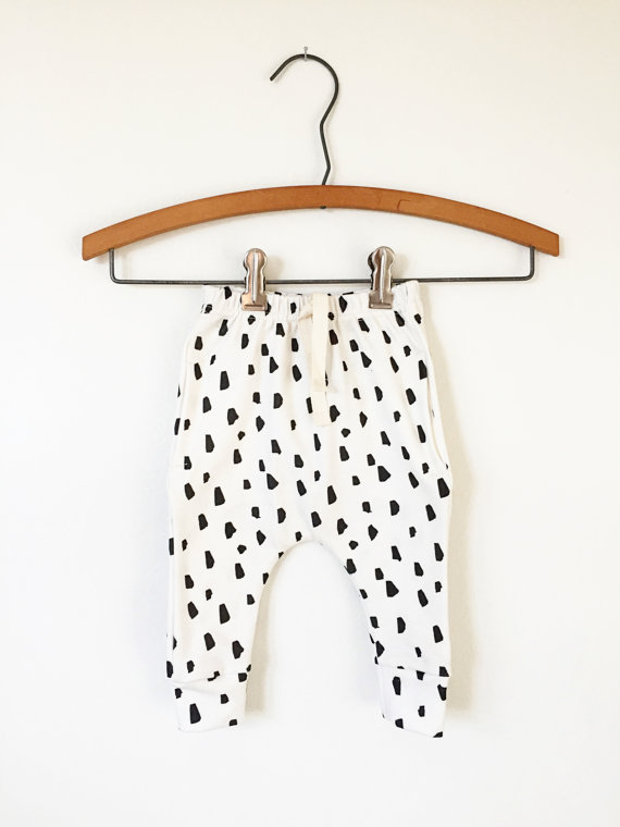Organic baby leggings in brushstroke print // by LolaandStella