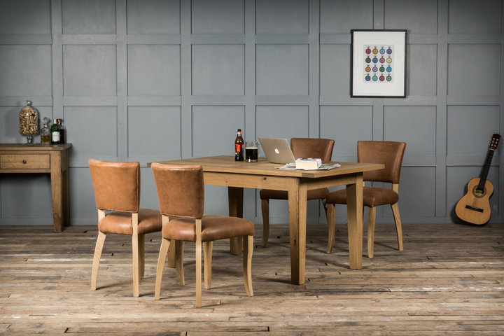 Chesterfield sofas â How to Find Suitable Dining Tables and Chairs?