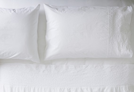 Rachel Ashwell Shabby Chic Couture  Embroidered Hem White Sheets