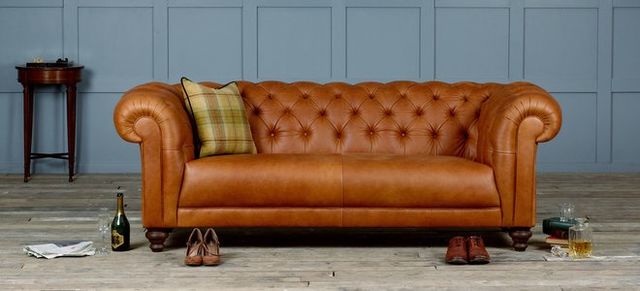 Why to Select A Classic Leather Sofa for Your Living