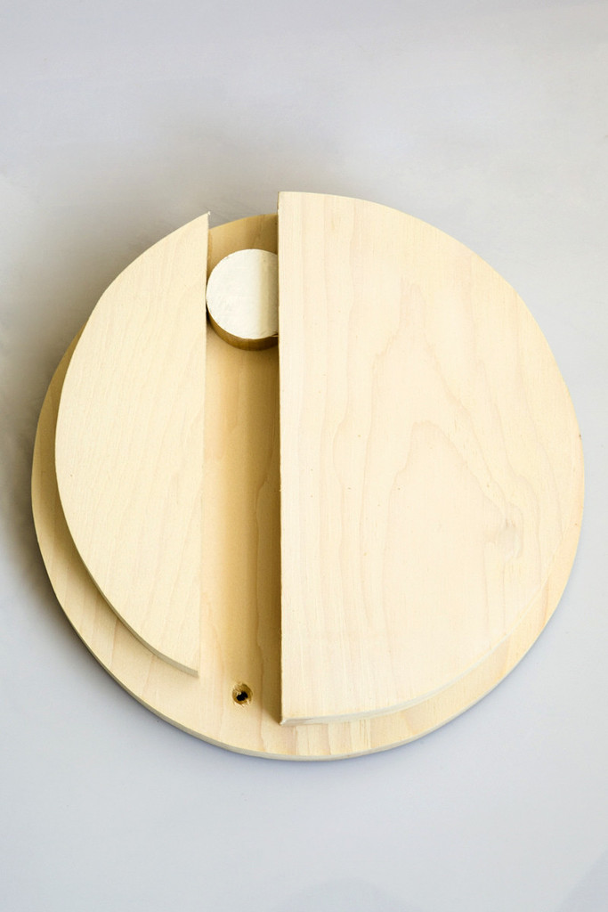 lostine broom holder – Lost & Found