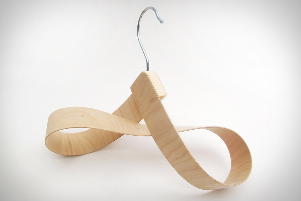 Hwoarang Hanger | Uncrate